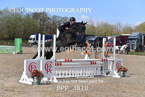 BPP_3810 - CLASS 3 FRI Senior British Novice/ 90cm Open