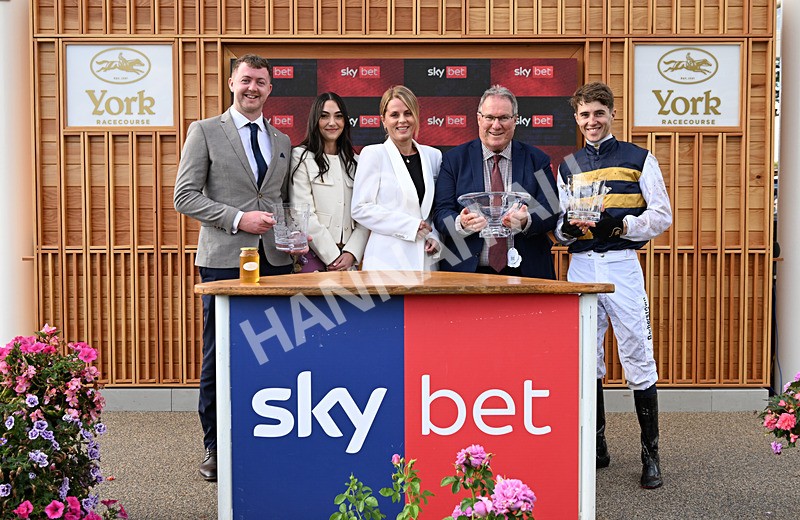 190826-207 Small Fry - Race 5 16.10pm Sky Bet Stayers Handicap
