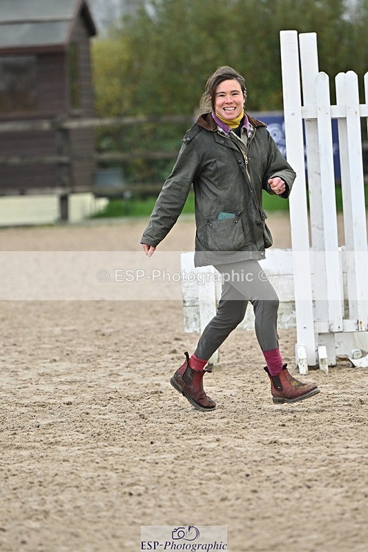 241110-100645-00192 - 40cm Showjumping
