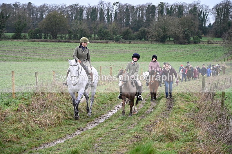 WJ7_9455 - Walk out..