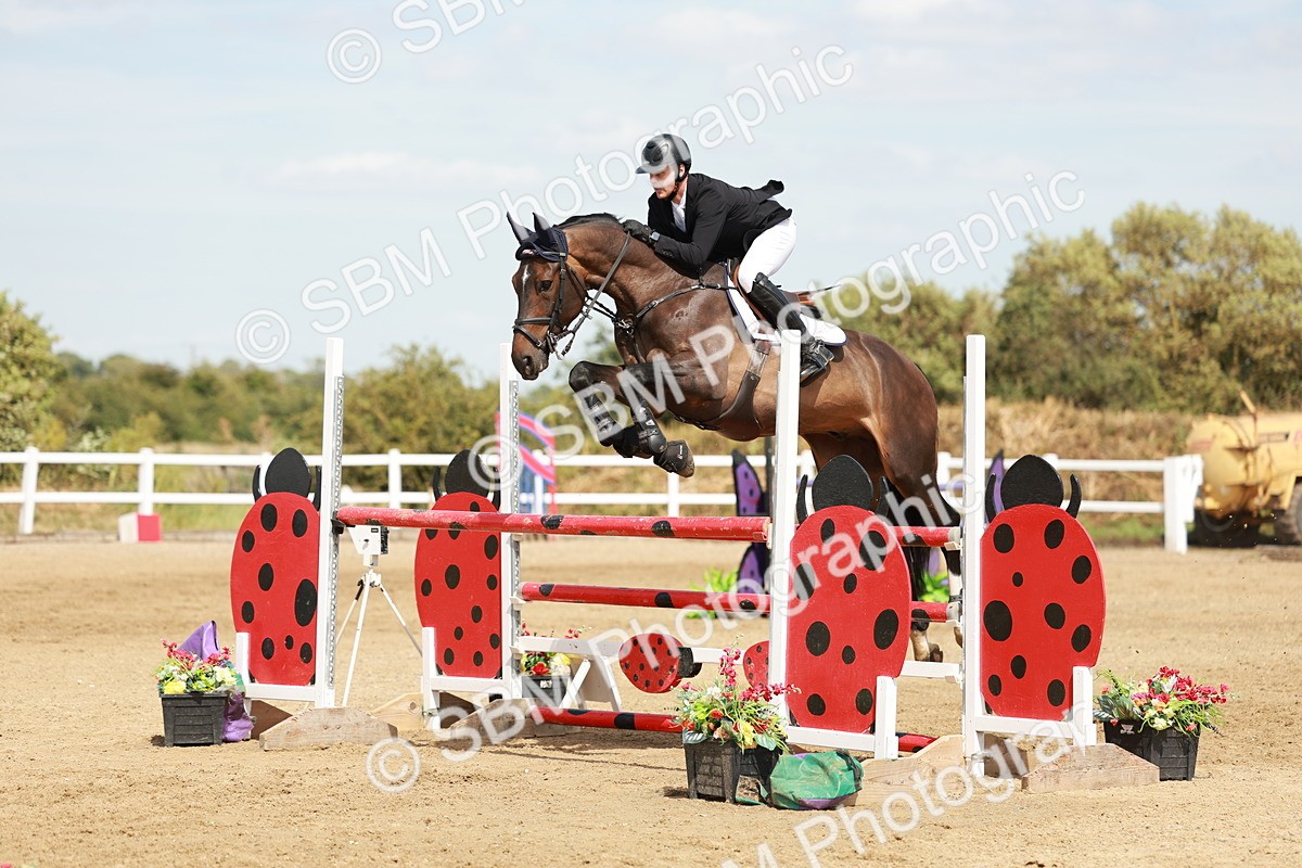 SBM_007982 - Class 4 - Senior Foxhunter - 1.20m Open