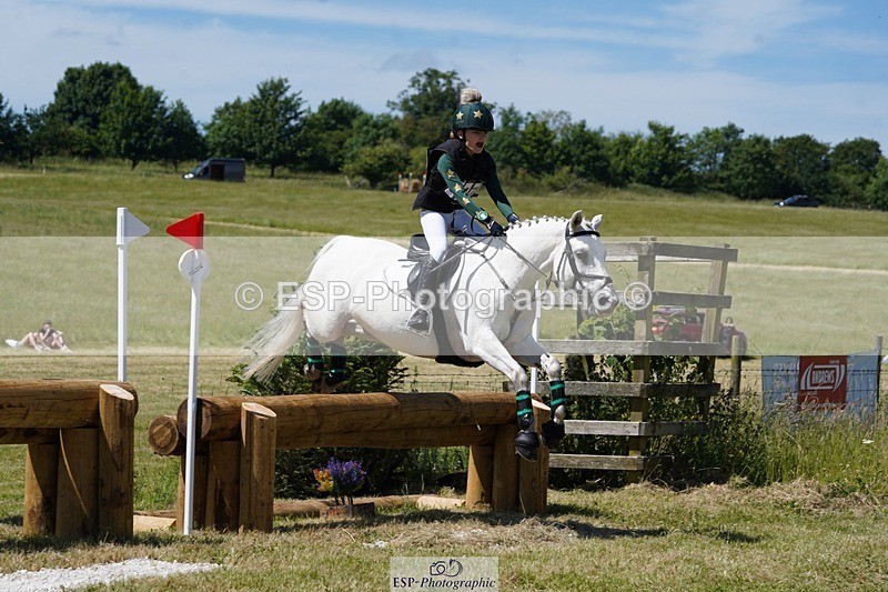 240629X-144042-3261 - 173-Nancy_Mort-BUNNY_TWO_TWIRLS