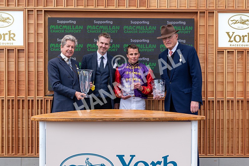150526-Race 3-Warrant Holder-2673 - Race 3 2.55pm Support Macmillan Charity Raceday On 13 June Handicap