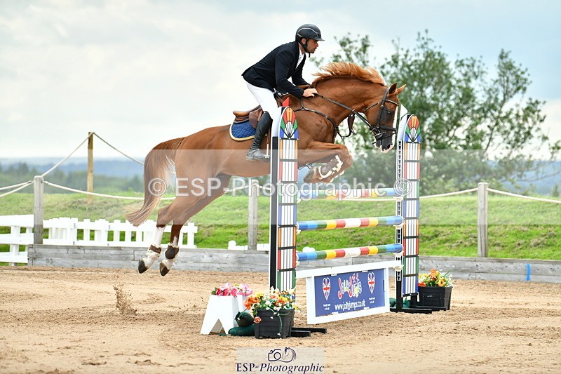 230720A-151337-03762 - Cls 9, 2 Star Big 1.40m Start to break