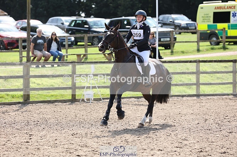 240803-153033-08911 - 269-Lauren_Dawson-BLAKNEYS_DAISY