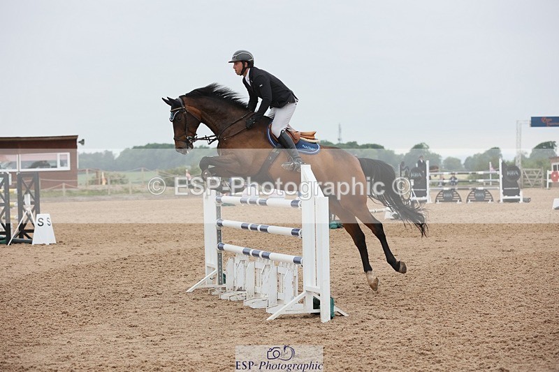 250524-124419-04759 - Cls 15 Snr Fox 1st Rnd