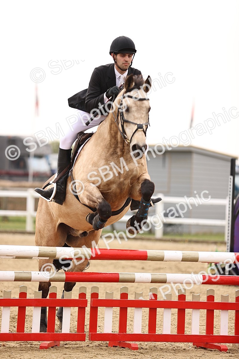  - Class 15 - Senior British novice - 90cm