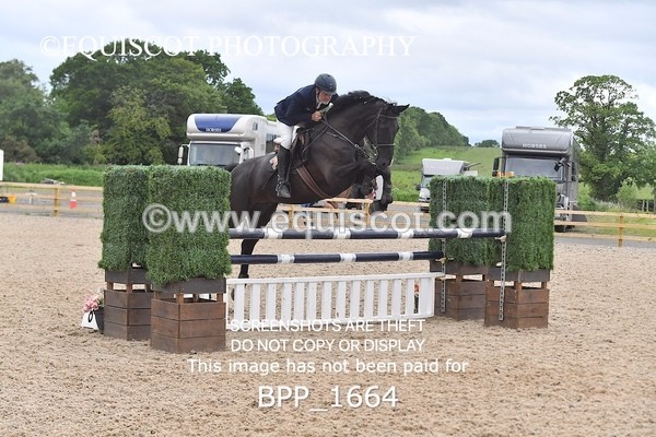 BPP_1664 - FRI CLASS 4 Senior Newcomers/ 1.10m Open
