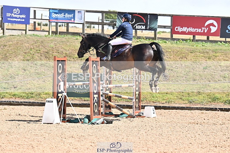 250827B-131829-00522 - Cls 4 Snr Newcomers 1.10m