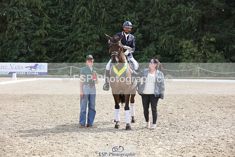 250809A-155809-04697 - Medium GOLD Presentations