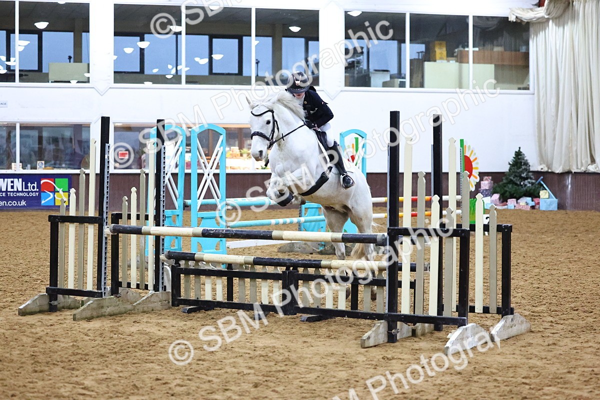 SBM_002685 - Class 6 - Holly & Ivy Stakes - 90cm