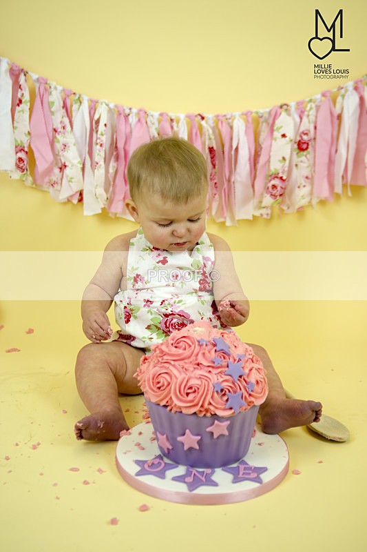 Alyssaa Cakesmash Millie Loves Louis Photography 22 - Cake Smash Celebrations