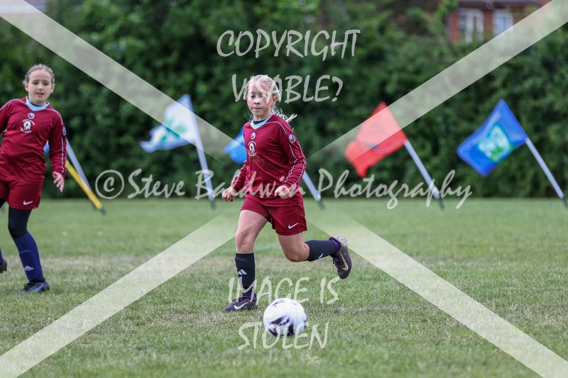 1DX32083 - Covingham Park V Tadpole Farm