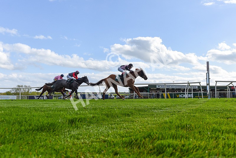 240424-Race 7-Fly Pass-3705 - Race 7