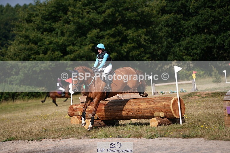 250802A-103218-01419 - C-105-Mimi.van.Ufford-MR.SOCKS