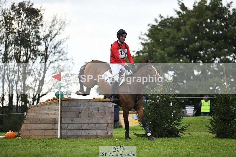 231022-134207-28721 - 321-MAN.ABOUT.TOWN.II-David.Doel-XC