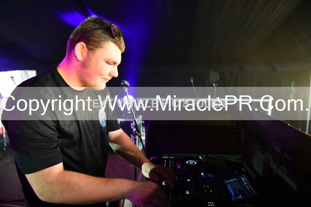 SH4_9916 - Tj the DJ