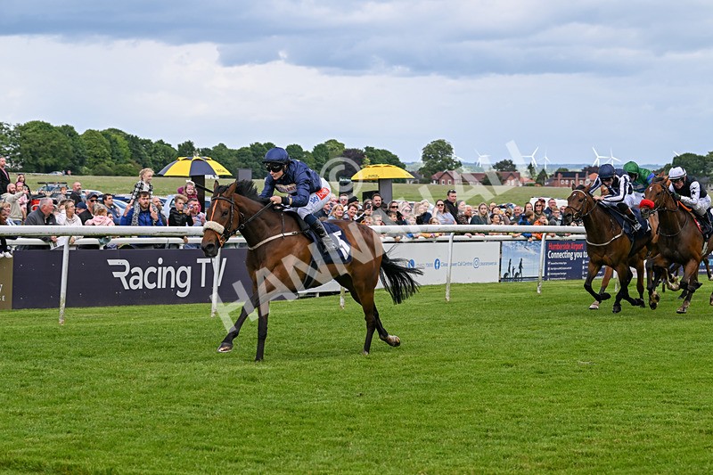 290524-Race 2-Powdering-5682 - Race 2