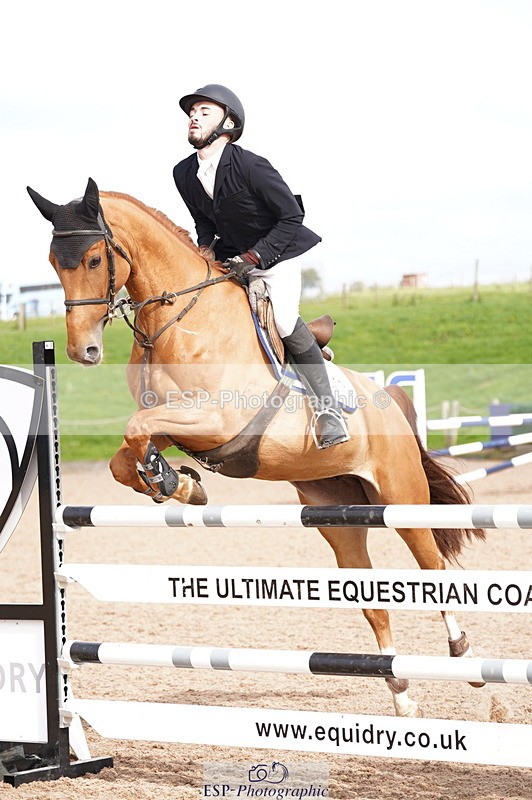 241004A-125830-00508 - Fri 03 Snr Newc & 1.10m Open