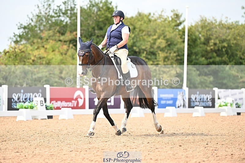 250816-150535-05760 - 031-Nicola.SealRebel.Heart