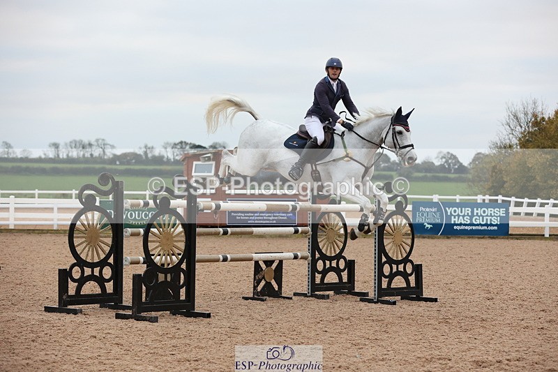 241101A-155934-03165 - FRI Cls 8 National 1.30m