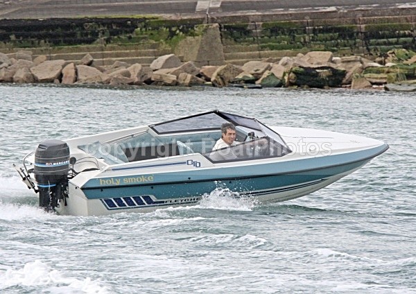 090503 HOLY SMOKE IMG_8120 - Speedboats