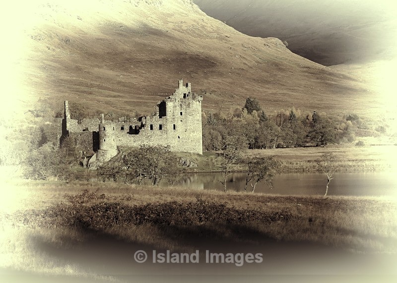 Kilchurn Castle across the loch in Black & White - Kilchurn Castle