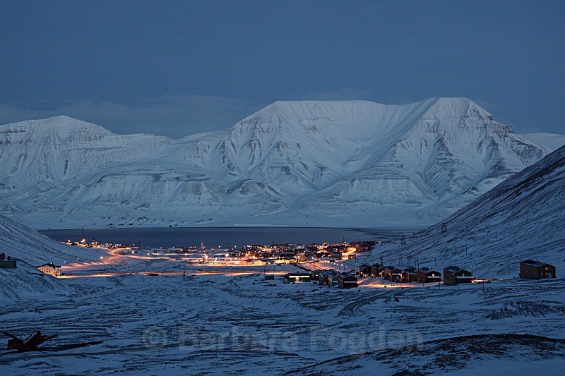 Longyearbyen in the blue light 4934 - Autumn