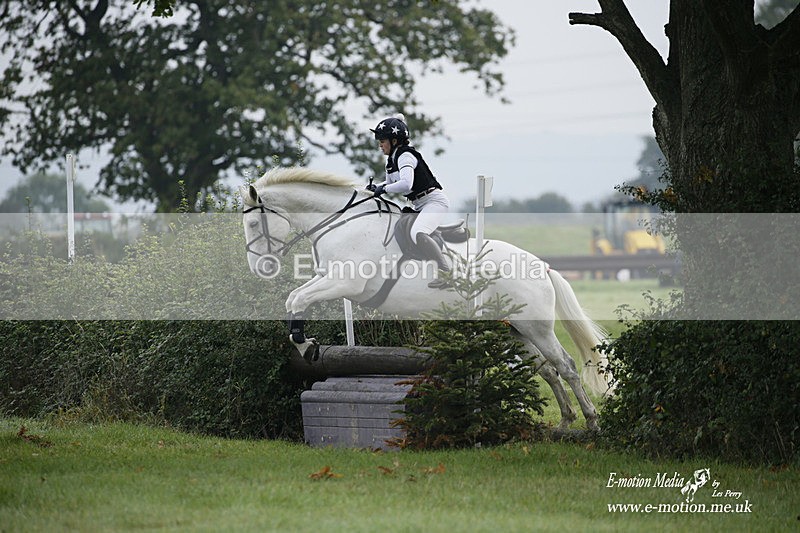 WWHT 171021 0209 - Novice Restricted (0.80m)  17/10/21