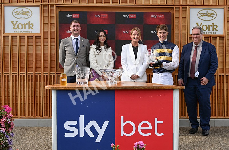 190826-205 Small Fry - Race 5 16.10pm Sky Bet Stayers Handicap