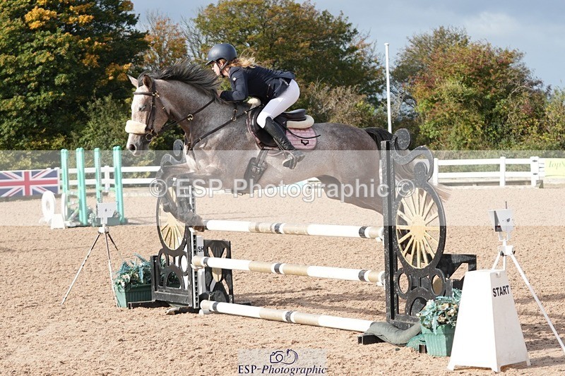 251005-101933-02513 - Cls 22 British Novice and 90cm