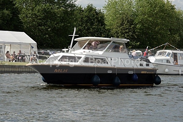 090704 MLH MARCO IMG_1480 - HENLEY REGATTA  SATURDAY 4th JULY 2009