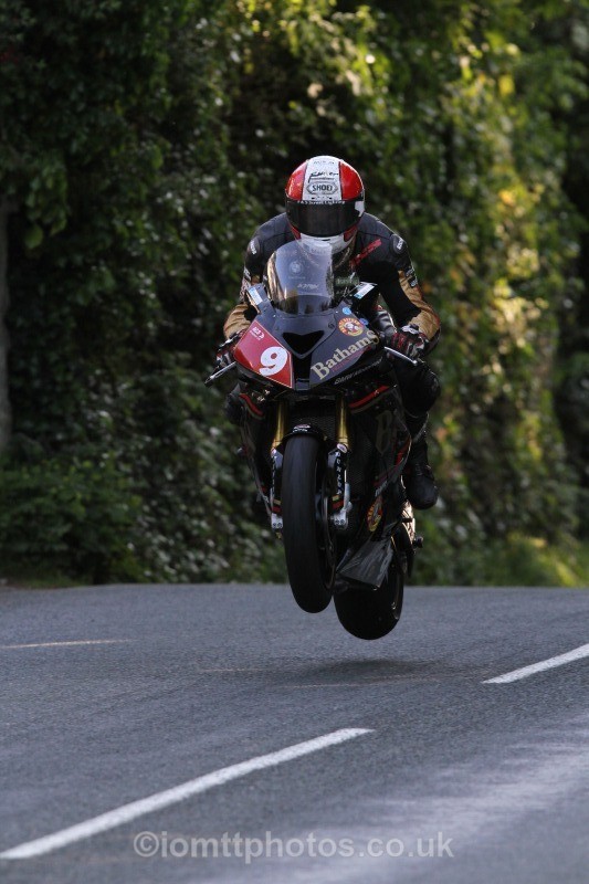 Michael Rutter BMW / Bathams Prize Winning Ales - Friday Practice - Solos