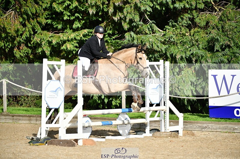 251004A-154427-01960 - Classes 8 & 9 70cm