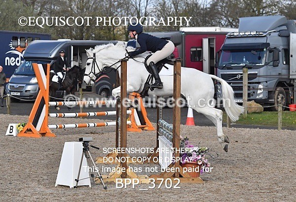 BPP_3702 - CLASS 3 FRI Senior British Novice/ 90cm Open