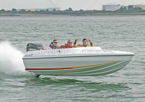 080914 PHANTOM 21 IMG_9696_ed - Speedboats
