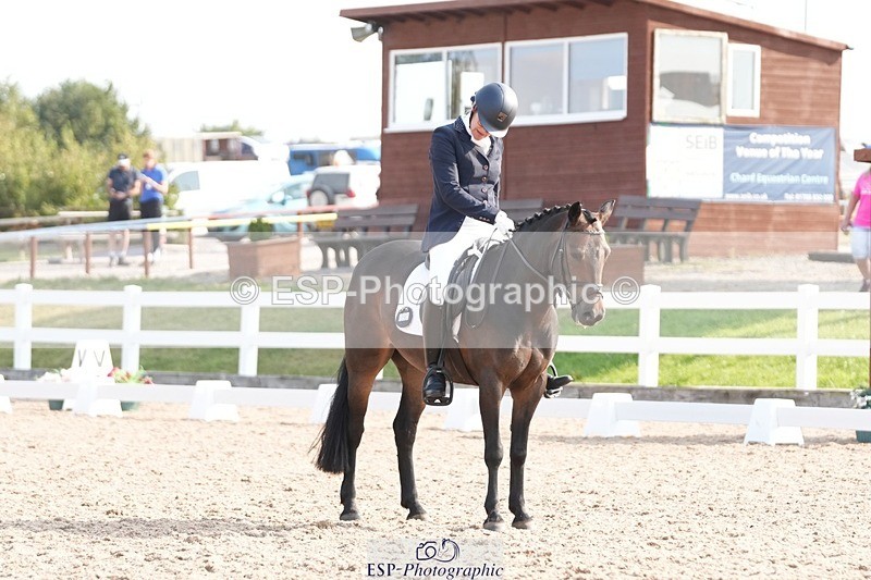 250817-095015-07257 - 090-Sarah.GoddardSaris.Fingers.Crossed