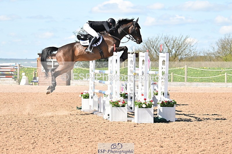 240418A-114937-02700 - Cls 5, 2 Star Medium Tour 1.35m