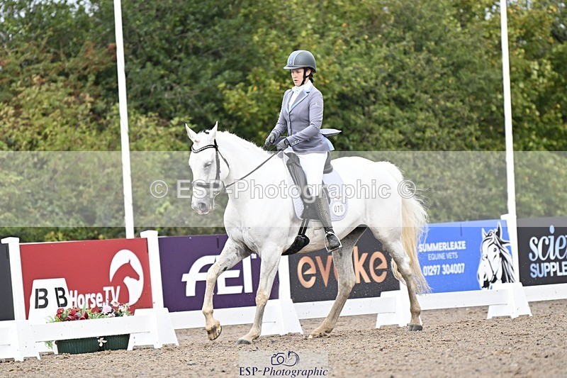250907-105036-06372 - 070-Charlotte.DoreyDeards.Silver.Bounce