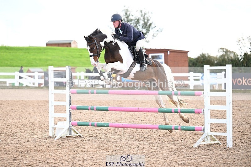 251022-125838-00461 - Cls 4 Snr Newcomers 1.10m