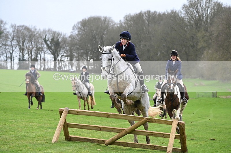 WJ6_9153 - Line Three