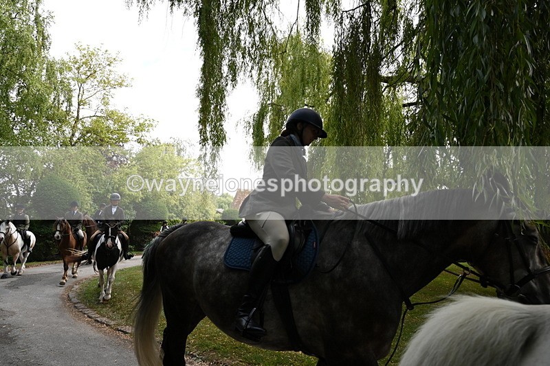 WJ6_4036 - Berks & Bucks - The Old farmhouse - Hound Exercise 20-08-25