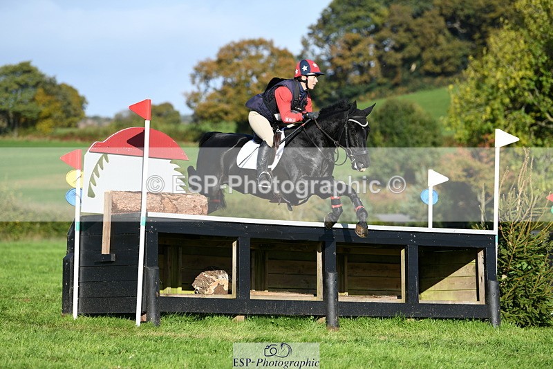 251024A-110822-07565 - A-013-Louisa.Lockwood