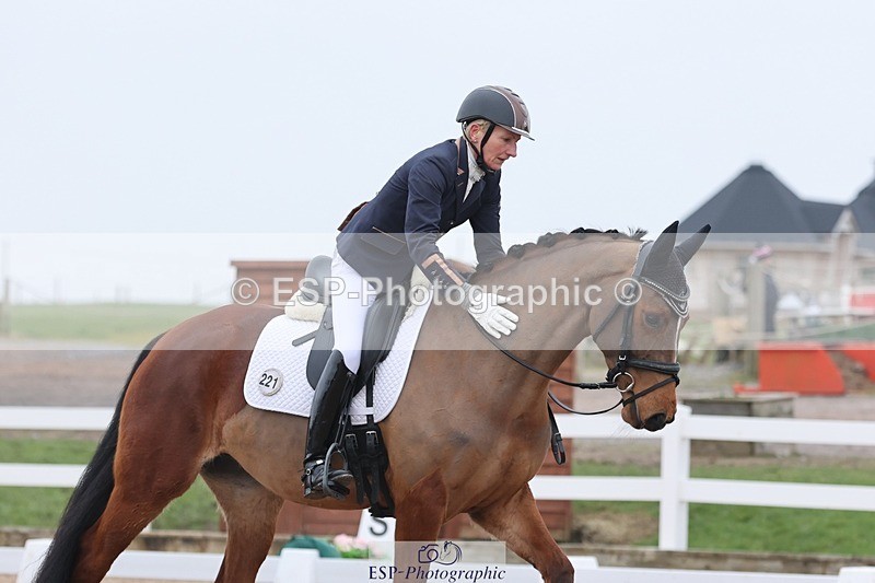 250216-104459-05068 - 221-Alice.Peternell-Noa.Le