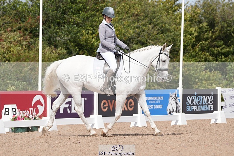 250906-122619-02339 - 070-Charlotte.DoreyDeards.Silver.Bounce