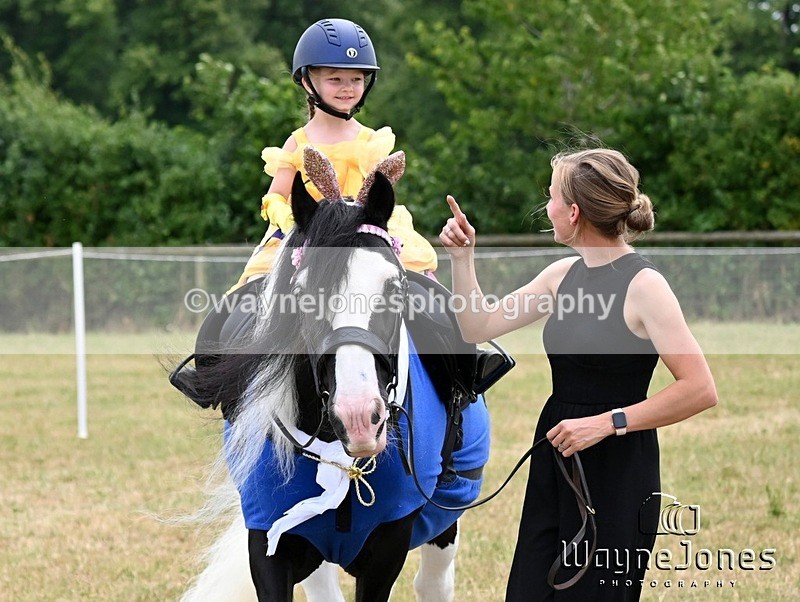 WJ6_8486 - Nancy & Churchill's first Show 22-06-25