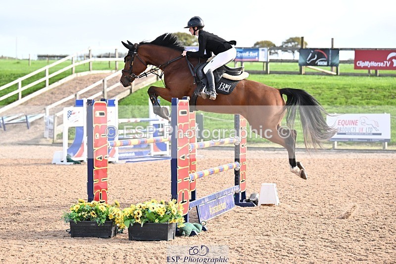 251005-102229-02742 - Cls 15 Foxhunter and 1.20m