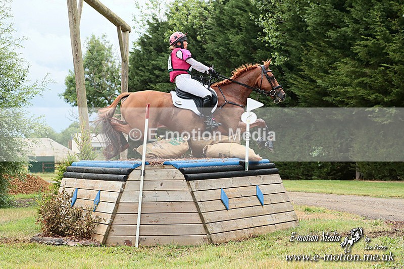 BEXC 190725  2222a - Equestrian