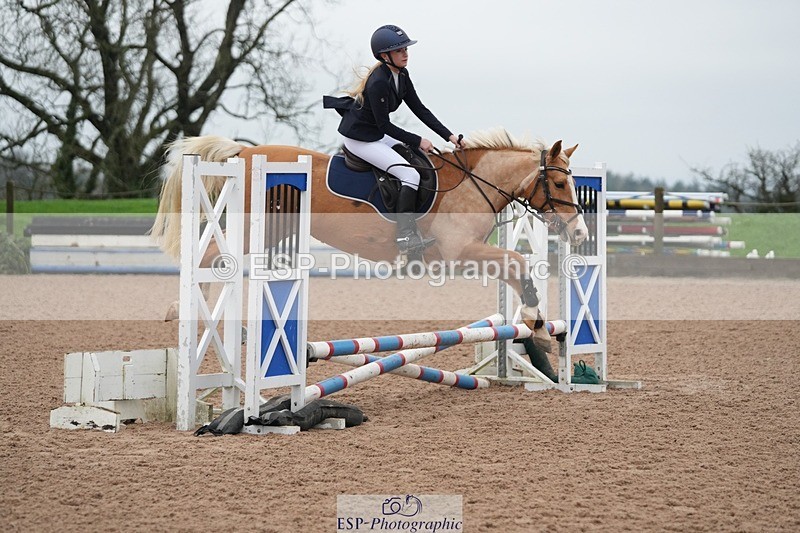 251116-094824-01415 - Cls 18 Clear Round 50cm