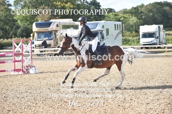 JAC_6271 - CLASS 9 SAT Pony Foxhunter/ 1.10m Open